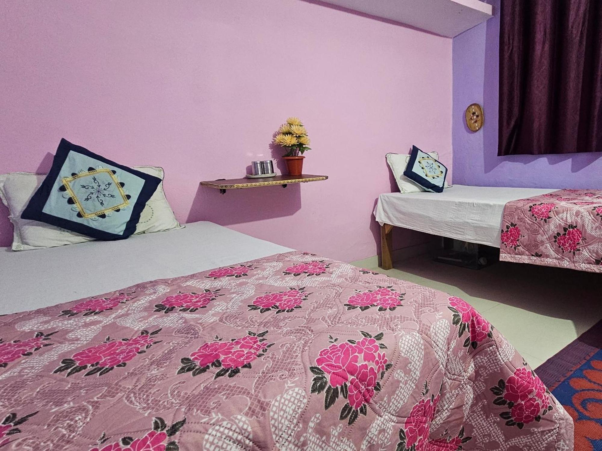 Katyuri Kings Village Homestay Dwarahat Værelse billede